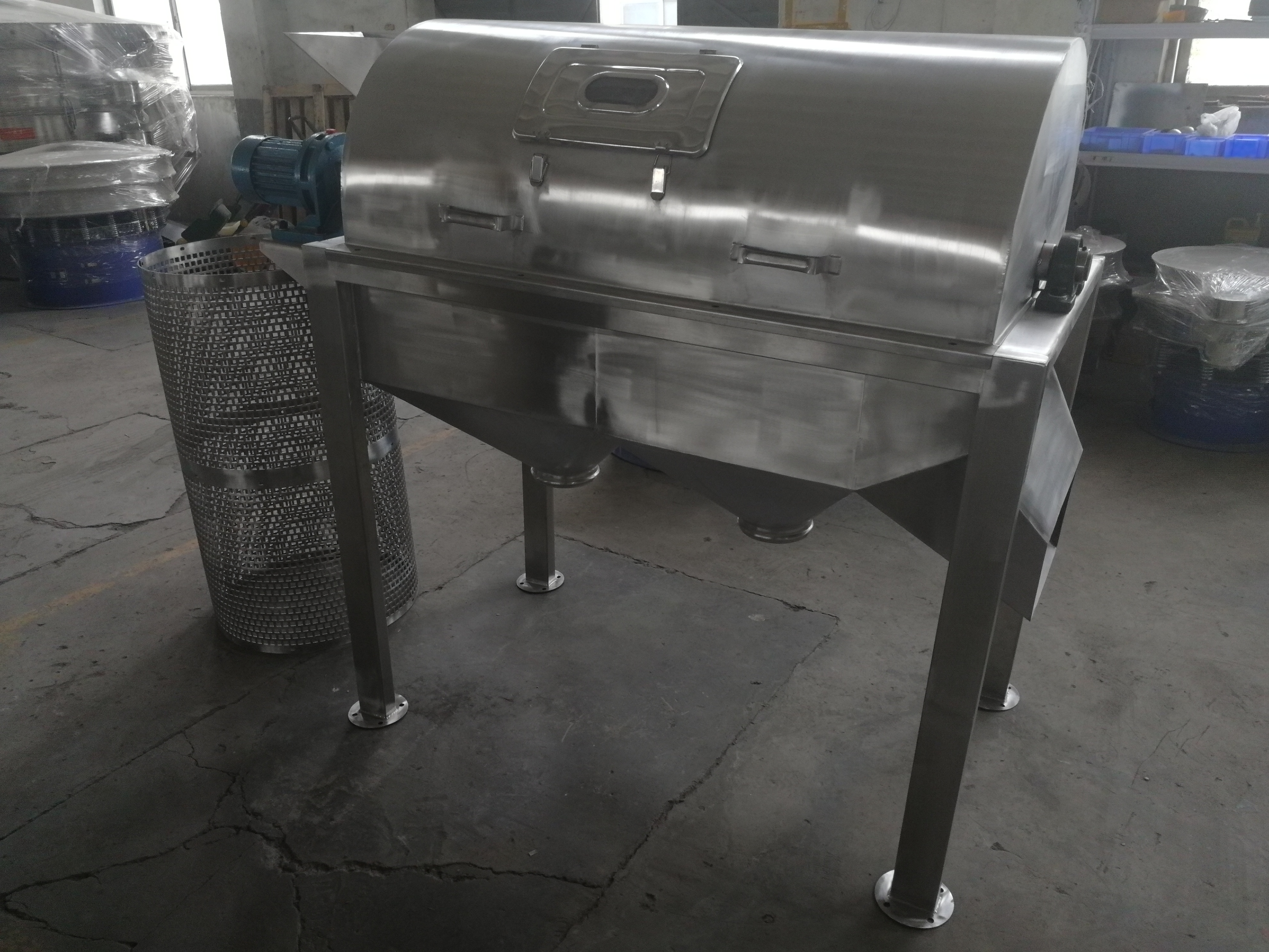 無軸滾動篩在安裝前應該注意哪些(無軸<a href='http://m.cnbzz.com' title='滾筒篩' target='_blank'>滾筒篩</a>)